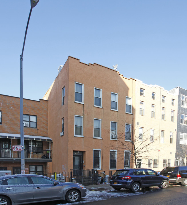 209 Himrod St in Brooklyn, NY - Building Photo