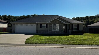 103 Creek View Dr in St. Robert, MO - Building Photo