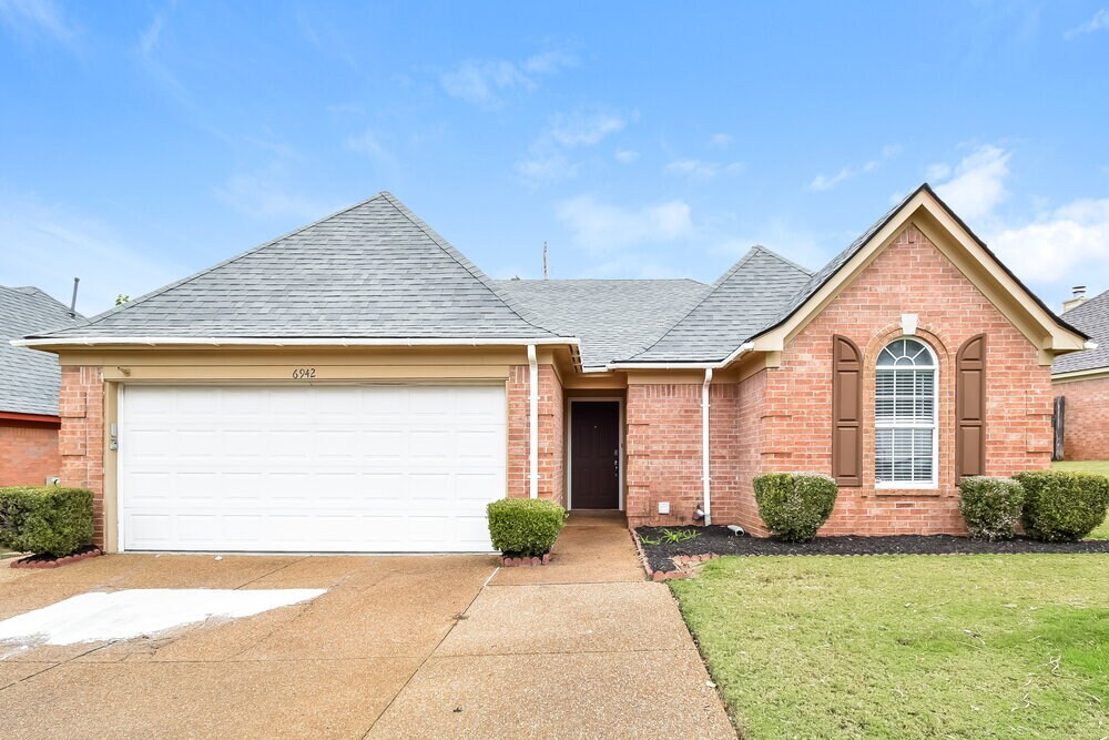 6942 Scofield Cove in Cordova, TN - Building Photo