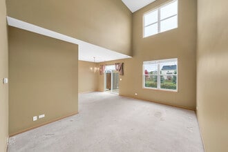 526 Majestic Ln in Oswego, IL - Building Photo - Building Photo
