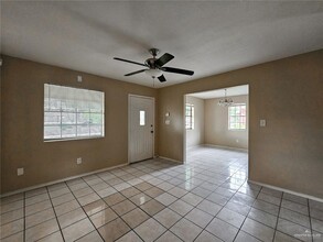 221 Austin St in Weslaco, TX - Foto de edificio - Building Photo