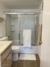 615 S Royal Crest Cir in Las Vegas, NV - Building Photo - Building Photo