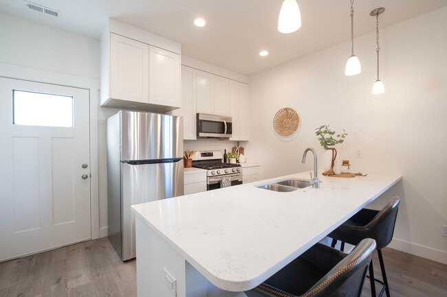 Verde Commons Apartments in Colorado Springs, CO - Foto de edificio - Building Photo