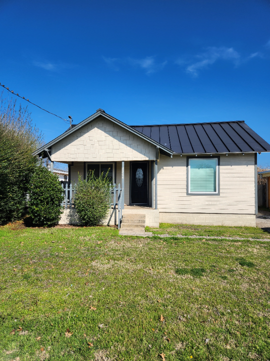 7204 Charbonneau St in Lake Worth, TX - Building Photo