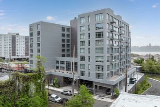 Otto in Edgewater, NJ - Foto de edificio - Building Photo
