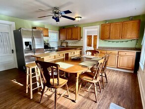 120 Bloomingdale Rd in Quaker Hill, CT - Foto de edificio - Building Photo