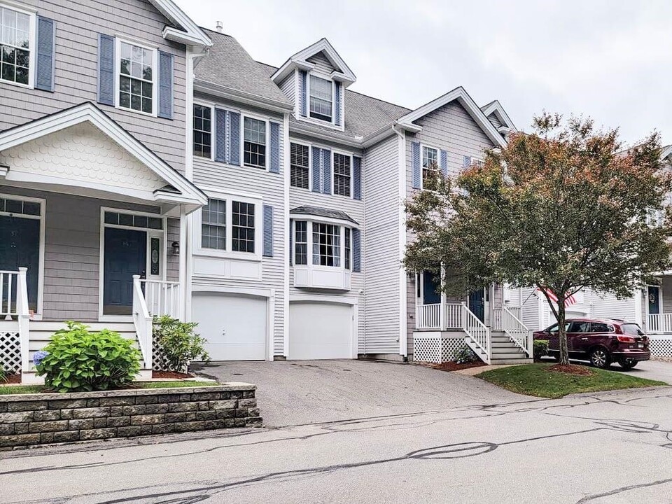35 Georgetown Dr in Nashua, NH - Building Photo