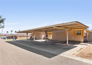 10 W 2nd St in La Joya, TX - Foto de edificio - Building Photo