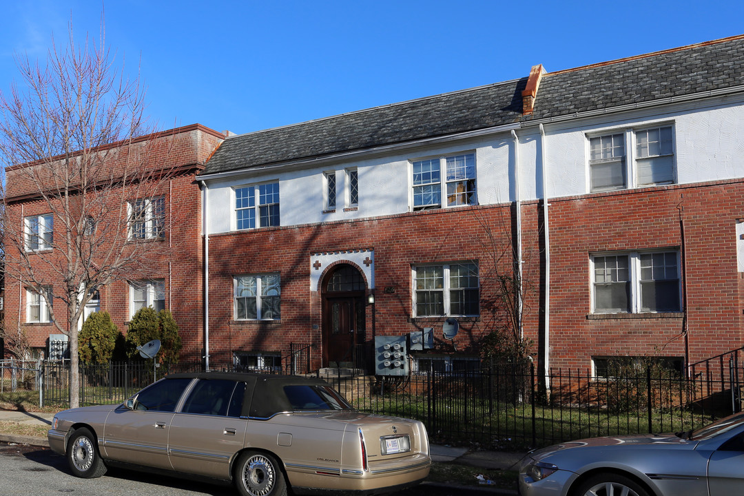 1216 Raum St NE in Washington, DC - Foto de edificio