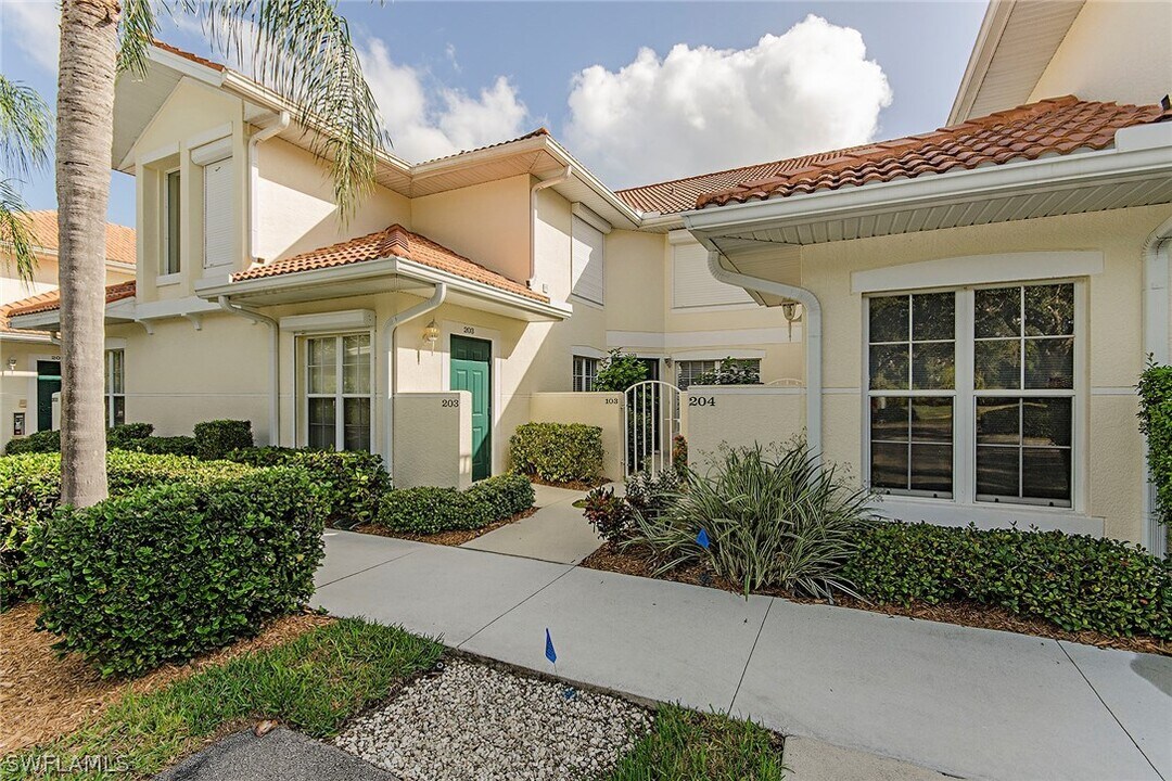 4910 Deerfield Way in Naples, FL - Building Photo