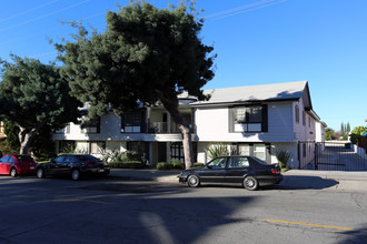 Walnut Street Apartments in La Habra, CA - Building Photo - Building Photo