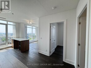 9205-9205 Yonge St in Richmond Hill, ON - Building Photo - Building Photo