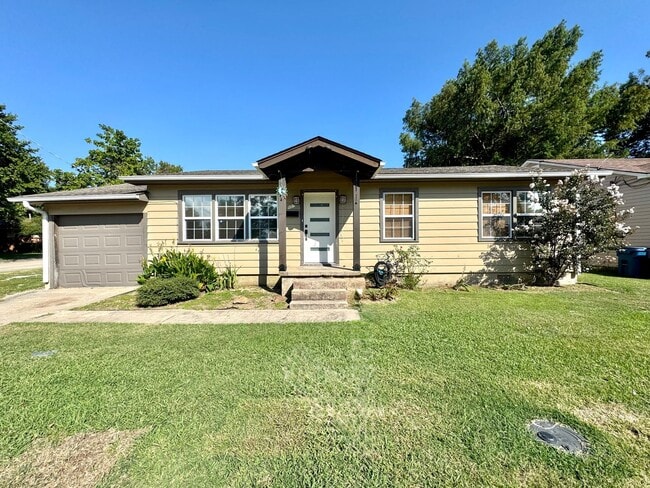 property at 604 S Strong Blvd