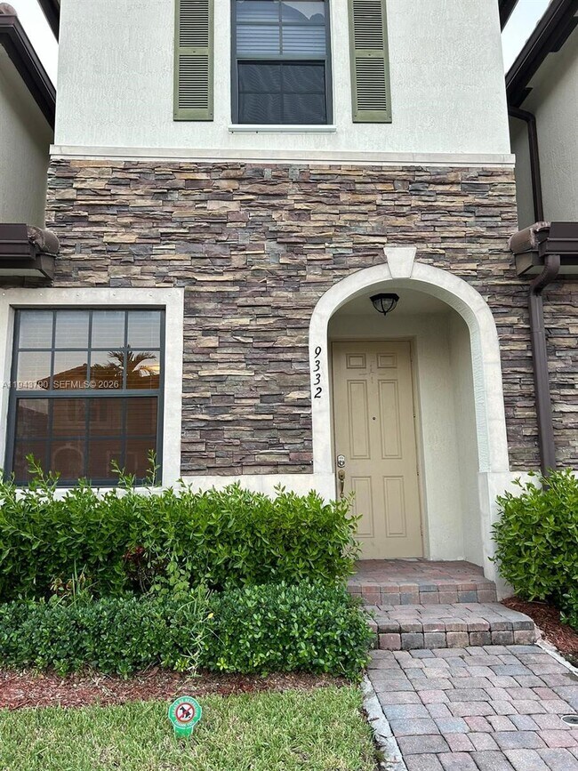 9332 W 33rd Ln in Hialeah, FL - Building Photo - Building Photo