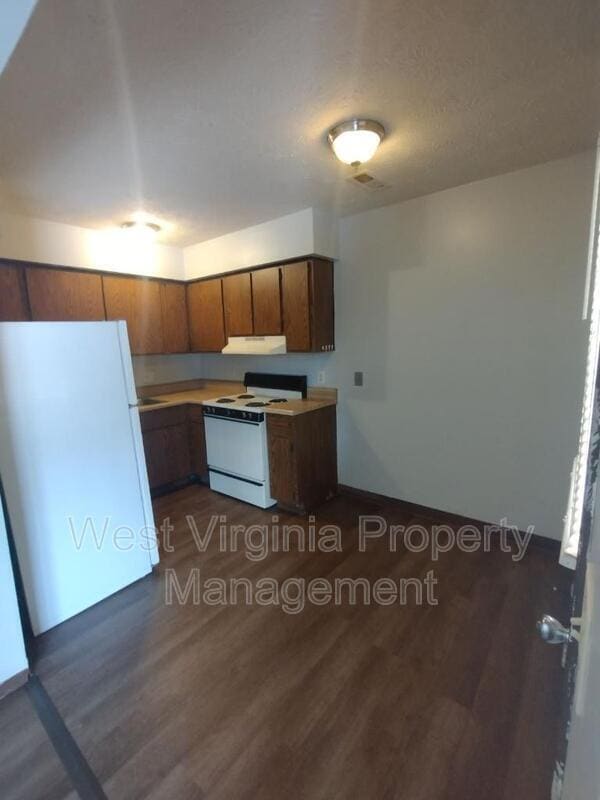 property at 82 Beagle Club Rd