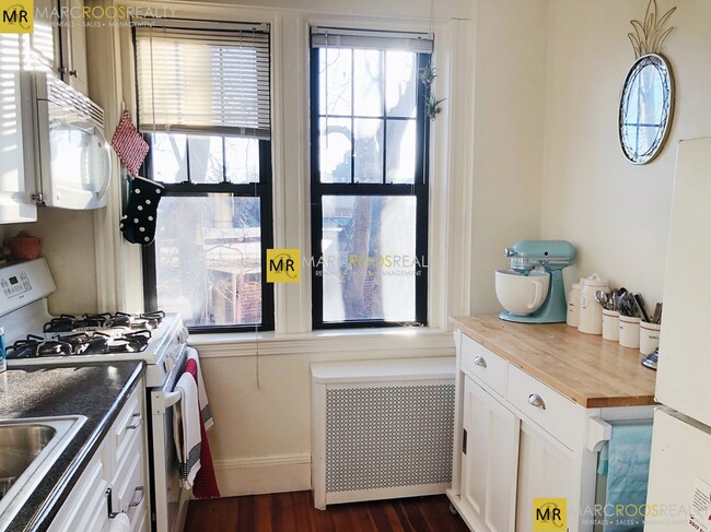1999 Commonwealth Ave, Unit 24 in Boston, MA - Building Photo - Building Photo