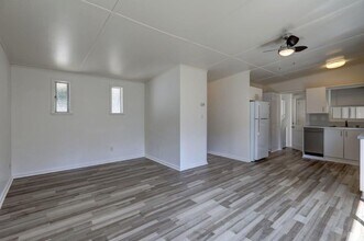 435 NE Birch St-Unit -Unit 435 1/2 in Issaquah, WA - Foto de edificio - Building Photo