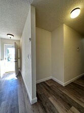 7955 Deer Lake Dr in Sacramento, CA - Building Photo - Building Photo