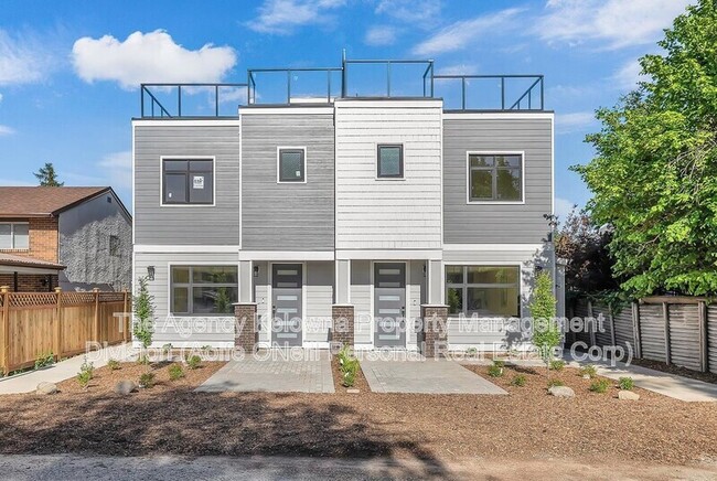 2163 Woodlawn St in Kelowna, BC - Building Photo - Building Photo