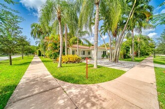 104 Santander Ave in Coral Gables, FL - Building Photo - Building Photo