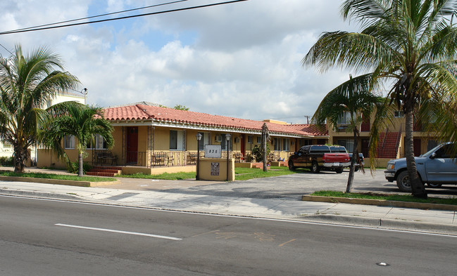 835 SW 7th St in Miami, FL - Foto de edificio - Building Photo
