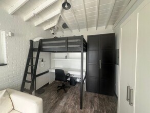1351 Lenox Ave, Unit Studio in Miami Beach, FL - Building Photo - Building Photo