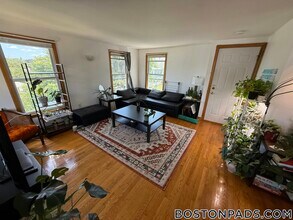 66 Brooks St, Unit 3 in Boston, MA - Foto de edificio - Building Photo