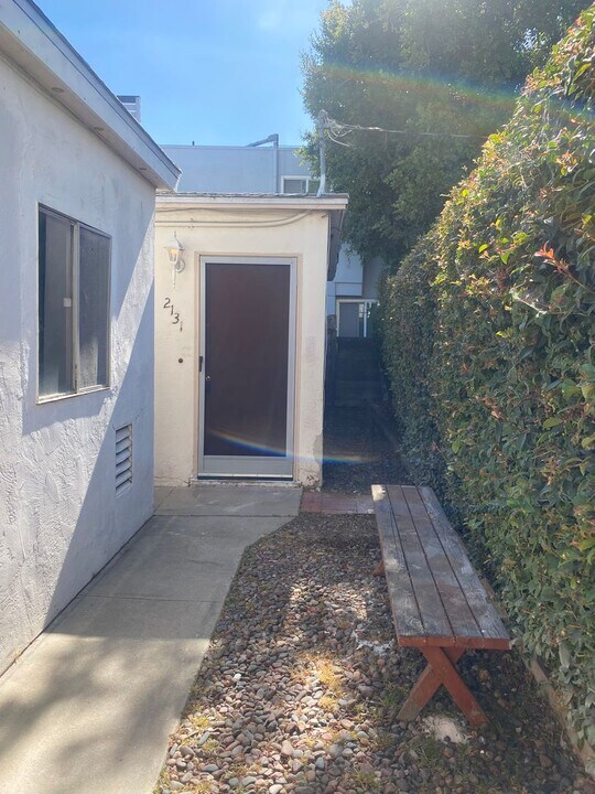 2129-2131 Thomas Ave in San Diego, CA - Building Photo