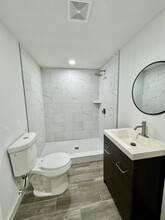 1013 Iowa Ave in Lynn Haven, FL - Foto de edificio - Building Photo