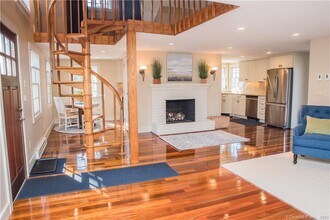 30 Whiting Farm Rd in Branford, CT - Building Photo - Building Photo
