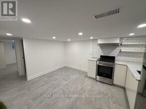 8 McGee St in Toronto, ON - Building Photo - Building Photo