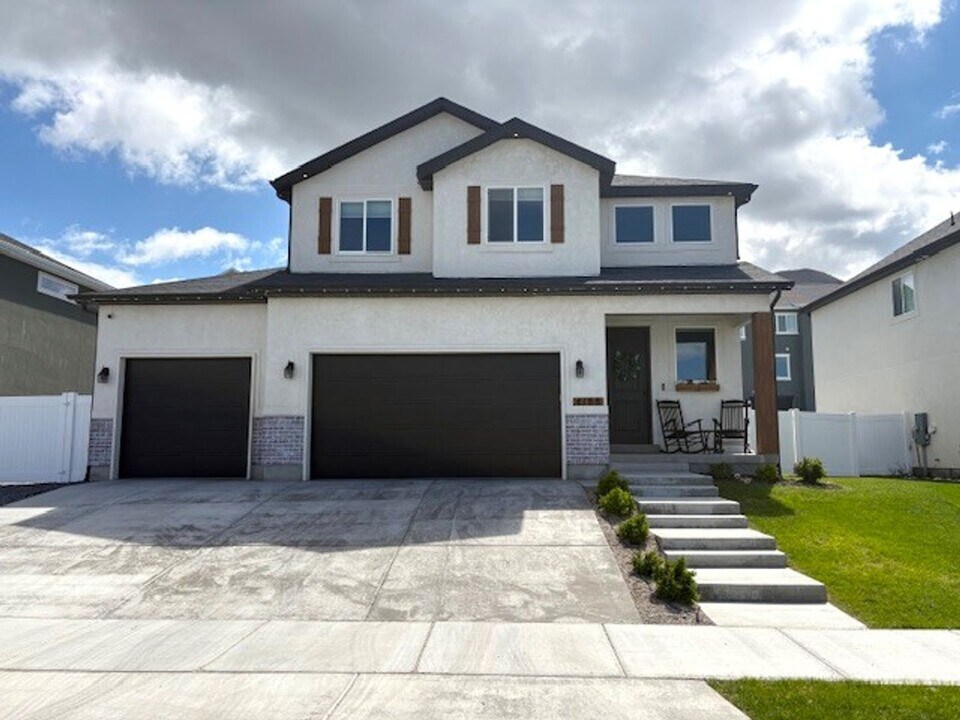 4188 N Cedar Valley Dr in Eagle Mountain, UT - Building Photo