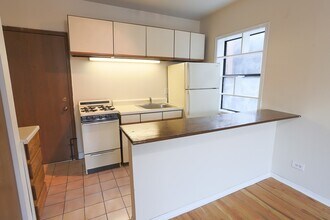 823 W Newport Ave, Unit J04P in Chicago, IL - Foto de edificio - Building Photo