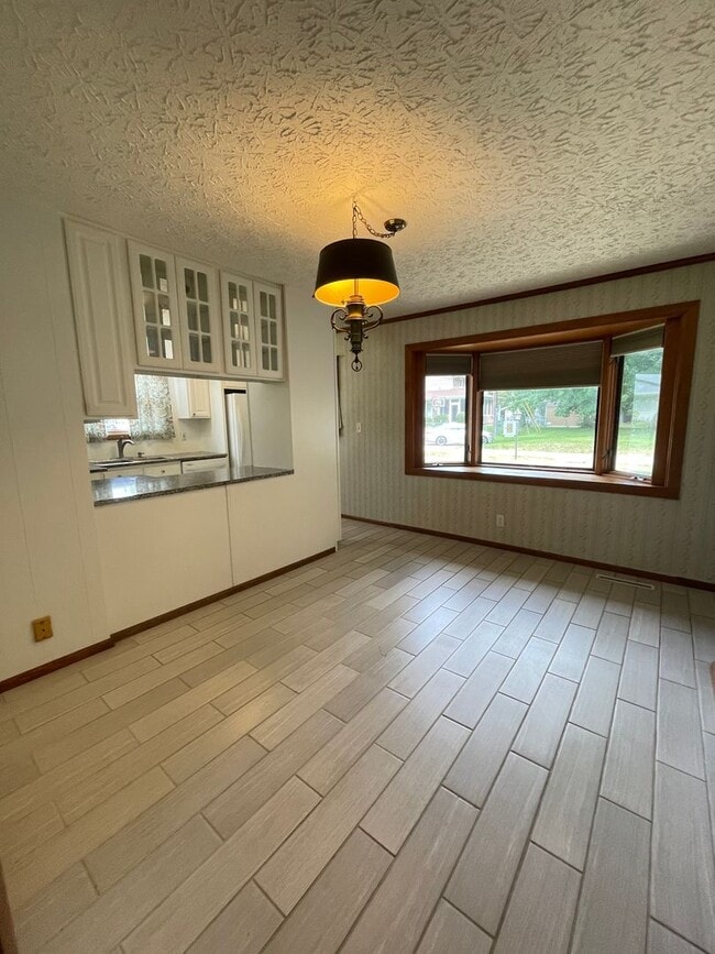 1313 Warren Dr