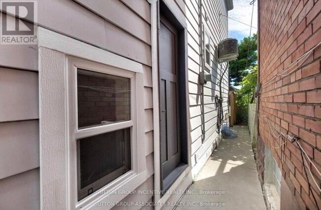 97 Hatherley Rd in Toronto, ON - Building Photo - Building Photo