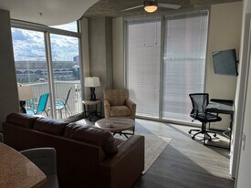 415 S Mint St in Charlotte, NC - Building Photo