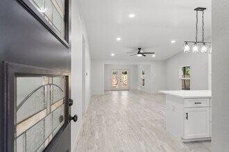 5 Canyon Oak Pl in The Woodlands, TX - Building Photo - Building Photo