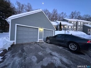 203 Oakland St in Manchester, CT - Building Photo - Building Photo