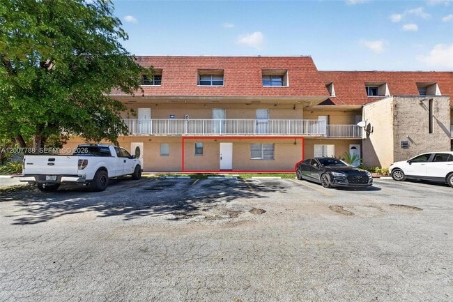 240 NW 107th Ave, Unit 104 in Miami, FL - Building Photo - Building Photo