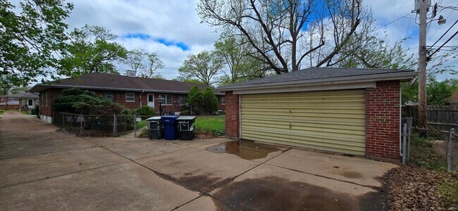 5827 Robert Ave-Unit -5827 in St. Louis, MO - Building Photo - Building Photo