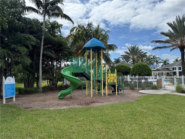 4550 Mystic Blue Wy in Ft. Myers, FL - Foto de edificio - Building Photo