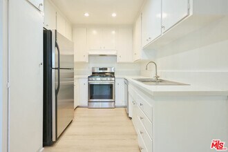 7712 Pso Del Rey in Los Angeles, CA - Building Photo - Building Photo