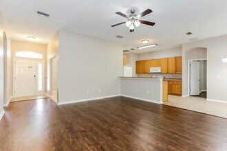 667 Bonaparte Dr in Jacksonville, FL - Foto de edificio - Building Photo