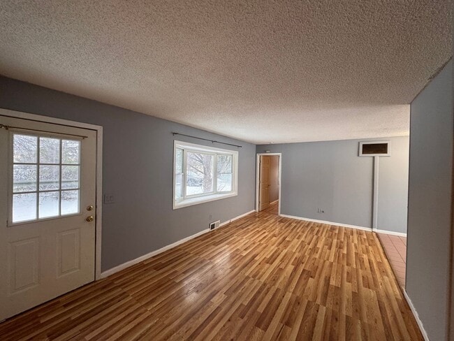 6609 W Broadway in Minneapolis, MN - Building Photo - Building Photo