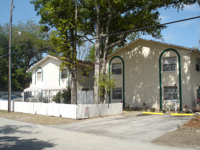 Twin Oaks in Daytona Beach, FL - Foto de edificio - Building Photo