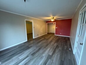 5770 Metropolis Lake Rd in West Paducah, KY - Building Photo - Building Photo