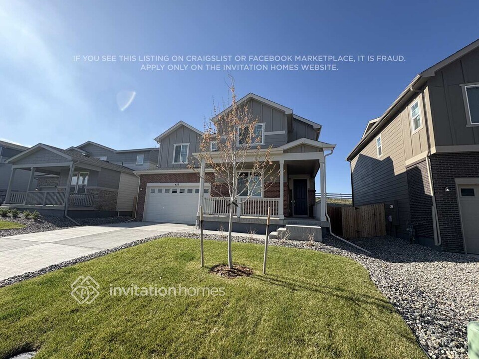 452 Elbert St in Johnstown, CO - Building Photo