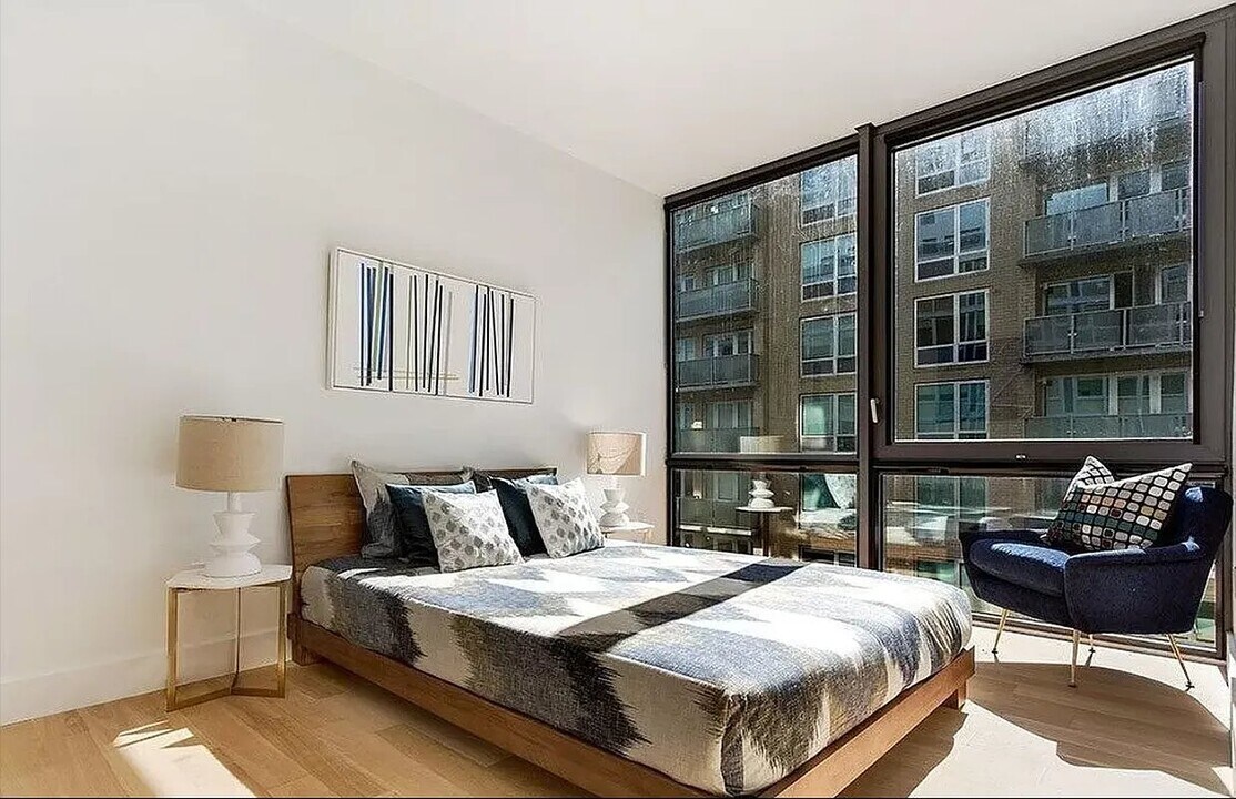 41-22 24th St in Queens, NY - Building Photo