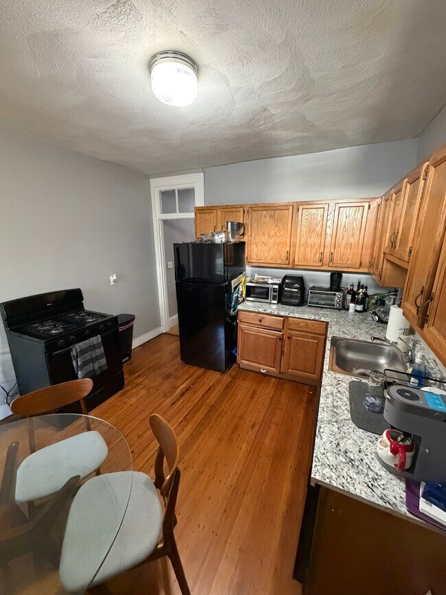 121 Hillside St, Unit 2M in Boston, MA - Foto de edificio - Building Photo