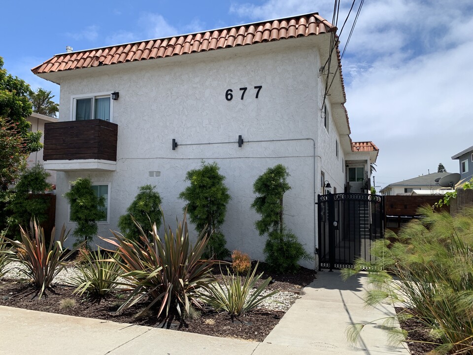 677 W 39th St in San Pedro, CA - Building Photo